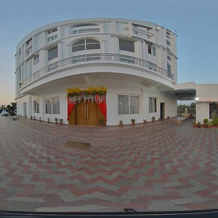 Tathastu Hotels & Banquet Hall Pipra Dewas ภายนอก รูปภาพ